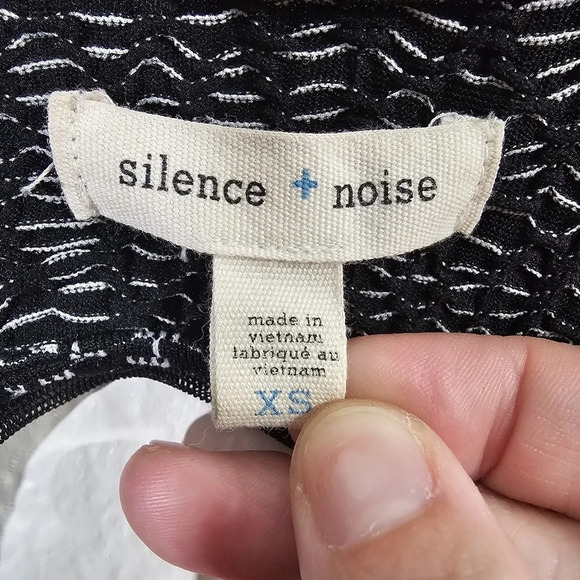 URBAN OUTFITTERS SILENCE + NOISE Black White Keyhole Back Dress Size XS - Picture 9 of 10